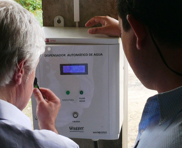 Dispensador automático de agua potable para camiones cisterna. Manta, Ecuador.