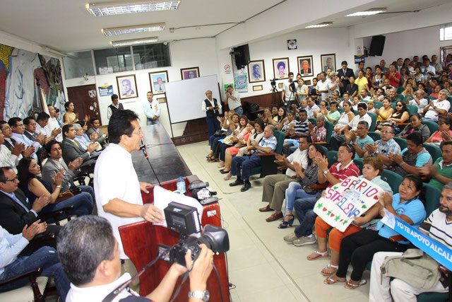 El alcalde de Manta defiende su gestión ante un pedido para revocarle su mandato. Portoviejo, Ecuador.