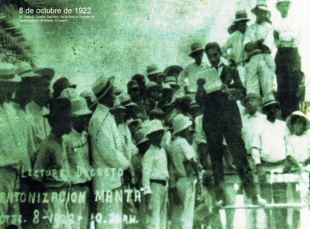 Lectura del Decreto de cantonización en el parque central el día 8 de octubre de 1922. Manta, Ecuador.