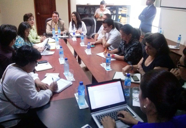 Reunión entre el rector interino de la Uleam, legisladores manabitas y miembros de la comisión interventora. Manta, Ecuador.