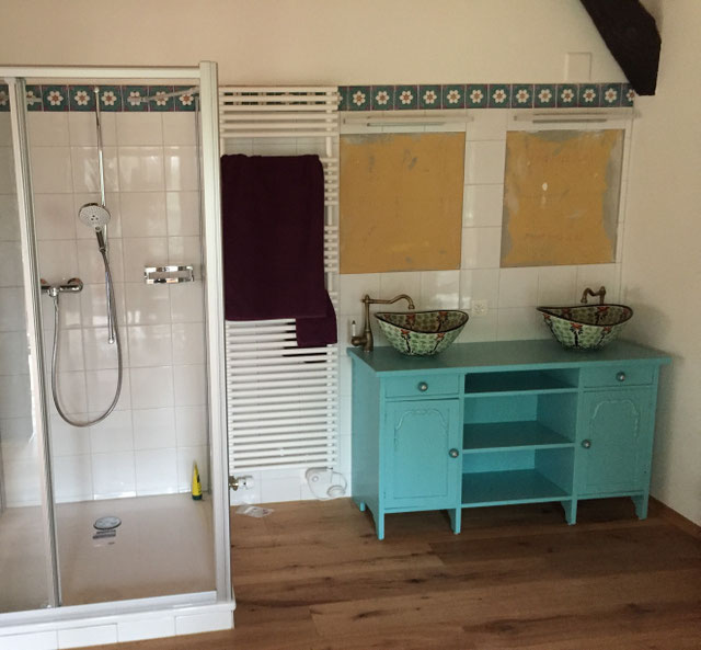 Waschtisch in kräftigen Farben - Energie für den ganzen Tag - Land