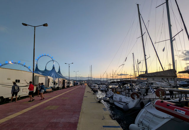 Zirkus am Hafen