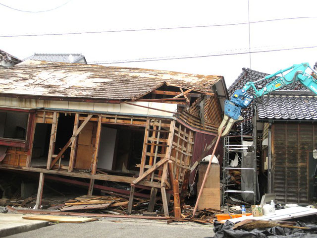 一階が車庫の建物の解体