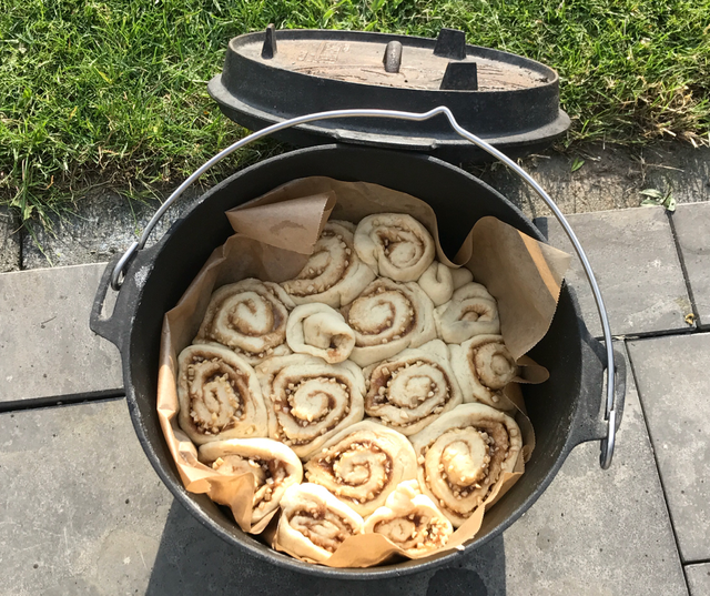 Zimtschnecken aus dem Dutch Oven Barrybbq Grillblog