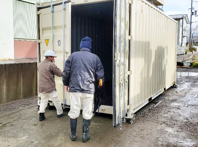 滋賀県長浜市 NEWVANコンテナ20ftアイボリー設置