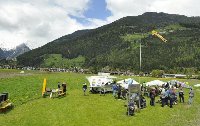 „FALKEN CLUB“ 01. Mai 2014 „Drachenflieger Flug Tag in memoriam GUIDO GEHRMANN“