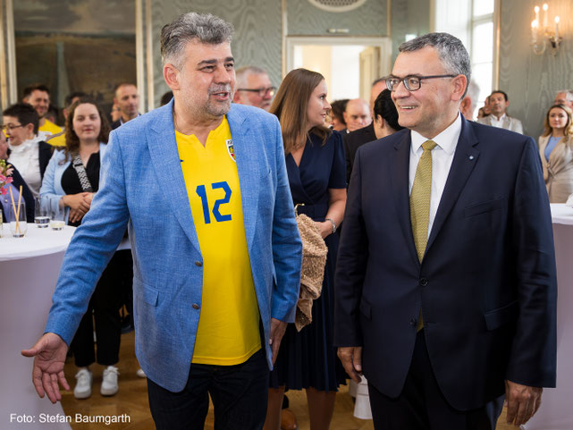 Premierminister von Rumänien Ion-Marcel Ciolacu und Staatsminister des Freistaats Bayern für Bundesangelegenheiten und Medien Florian Hermann. 2024.