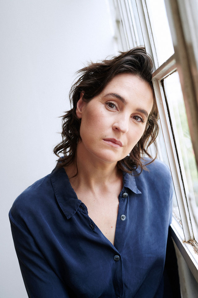 Jennifer Sabel erhält den Schauspielpreis beim Kinofest Lünen 2025 für ihre Rolle der Nadine im Kinofilm ICH STERBE. KOMMST DU? (© Valeria Mitelman)