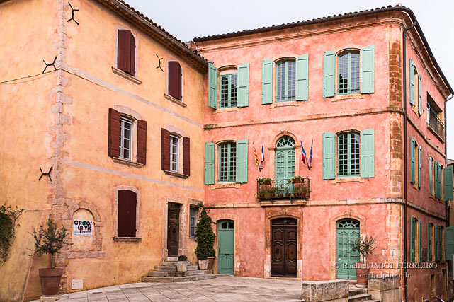 Roussilon, vaucluse, vallis clausa, Luberon, Provence, ocres, ocres de roussillon, pigments naturels, village de provence, erjihef photo, rachel jabot ferreiro