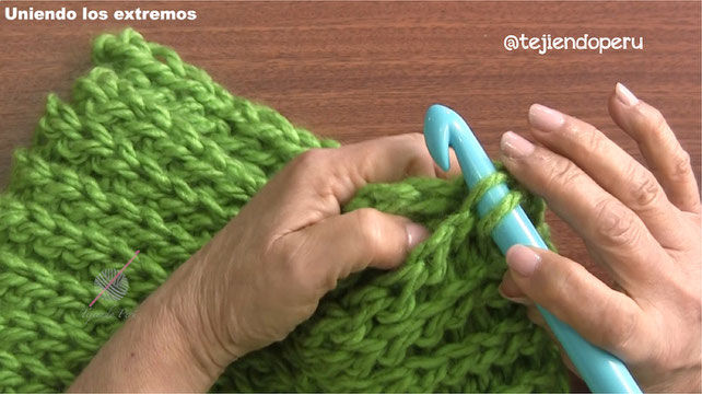 Cuello tejido a crochet imitación punto elástico de dos agujas