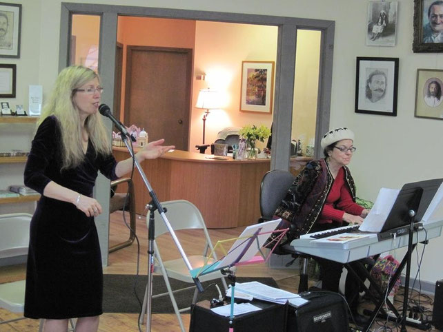 2014 : Bobbi Bernstein ( keyboard ) and Laurece West