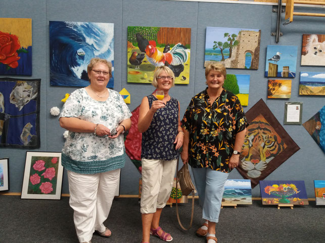 Angela - Karin - Ingrid -  während der Vernissage in der Palmberghalle