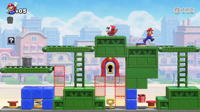 Mario läuft vor einem Shy Guy davon, um ein Geschenk einzusammeln in Mario vs. Donkey Kong für Nintendo Switch