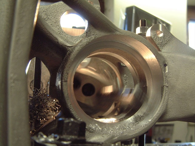 Boring the bearing seats of rear wheel carriers