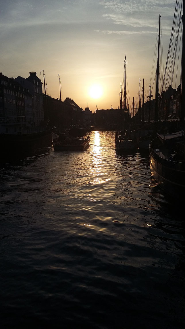 Einer der schönsten Sonnenuntergänge, die ich am Nyhavn in Kopenhagen erleben durfte ...