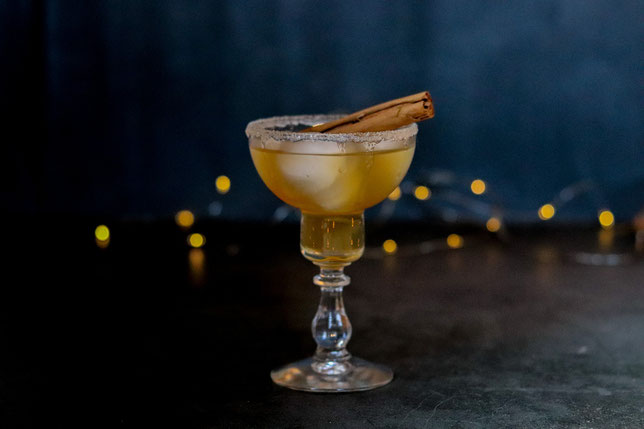 Whiskey Apfelsaft im Cocktailglas