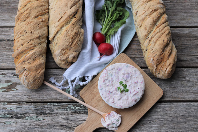 Joghurtbrot mit Radieschenaufstrich
