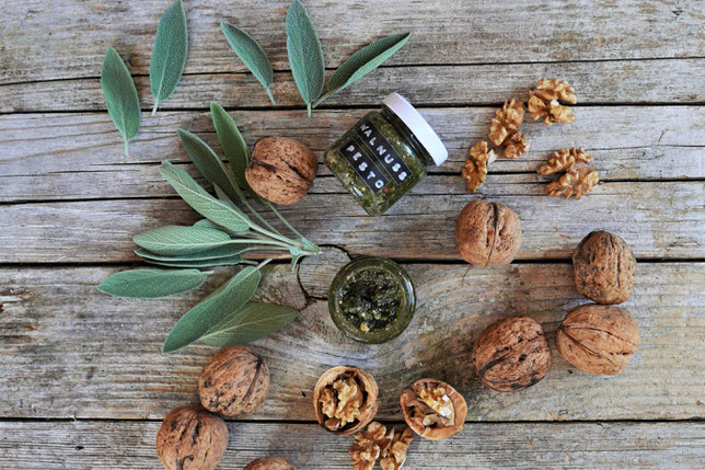 Walnuss-Salbei-Pesto
