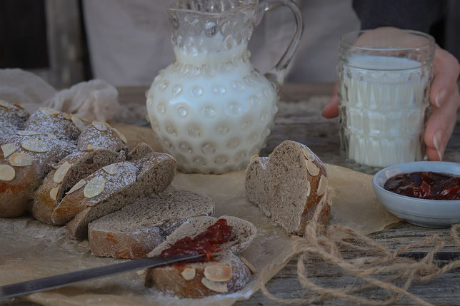 angeschnittenes Milchbrot