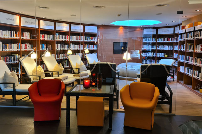 Bibliothek im Juffing