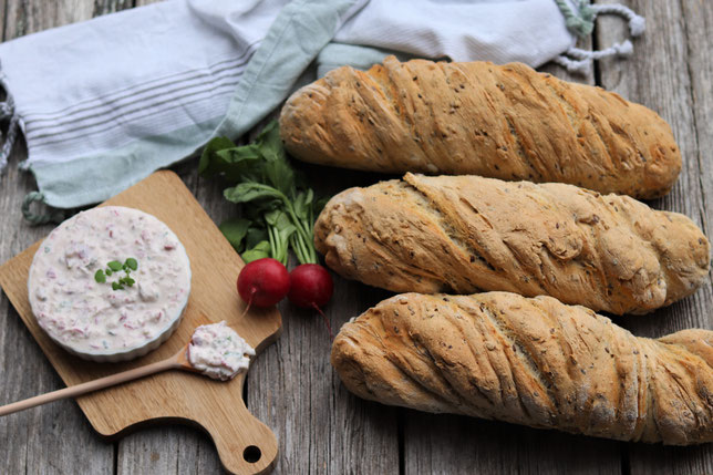 Joghurtbrot und Radieschenaufstrich