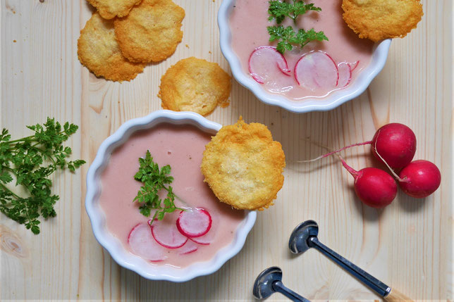 Radieschensuppe mit Parmesancracker, Suppe mit Radieschen, Gemüsesuppe, Suppen Rezept