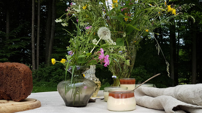 Weißweincreme mit Zwetschkensauce
