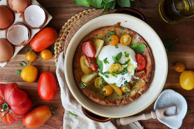 Ofebpfannkuchen mit Burrata und Tomaten