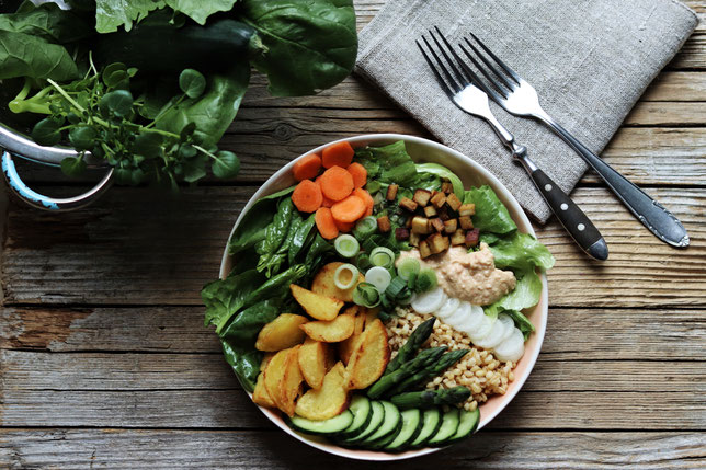 Salatbowl, saisonal und regional