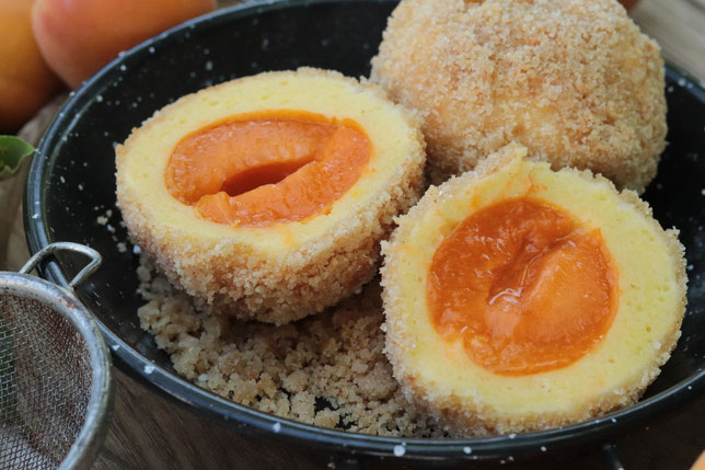 Marillenknödel aus Topfenteig