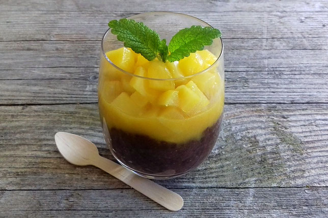 Chia-Schokopudding mit Mangokompott