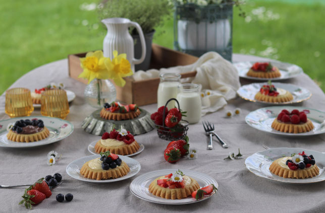 Mürbteigtörtchen mit Puddingfüllung