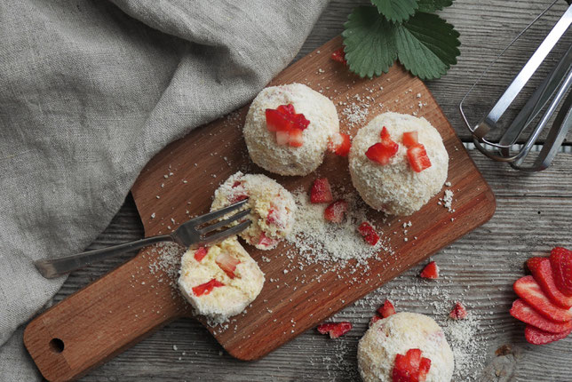 fruchtige Schneebälle mit Erdbeeren