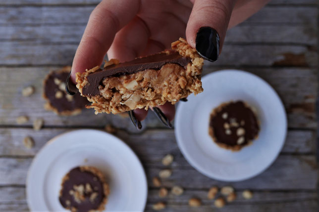 Erdnuss-Granola-Cups