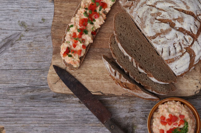 Brot und Karottenaufstrich