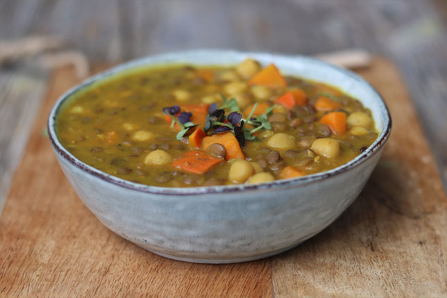 Curry in einer Schale