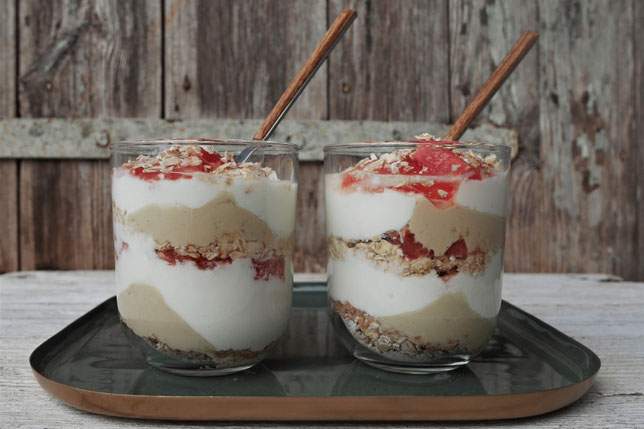 Joghurt Becher mit Grapefruit