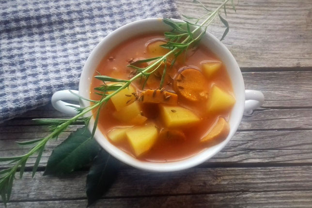 veganes Würstelgulasch mit Kartoffeln