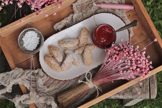 Topfennockerl mit Beerenmousse