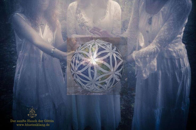 #sisterhood #hand in hand #hüfte an hüfte #blütenklang