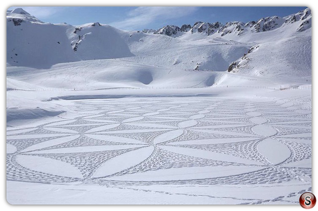 Cerchi sulla neve di Simon Beck