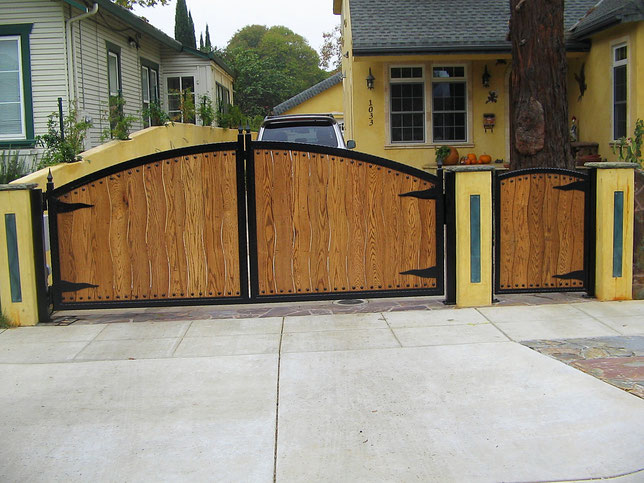 Ворота металлические,ворота стальные,ворота с деревянными вставками