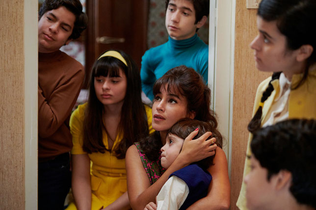 Esther (Leïla Bekhti) est une mère de famille nombreuse et protège ses enfants (©Marie-Camille Orlando/ Gaumont/ Egérie Productions/ 9492-2663 Québec Inc./ Amazon MGM Studios).