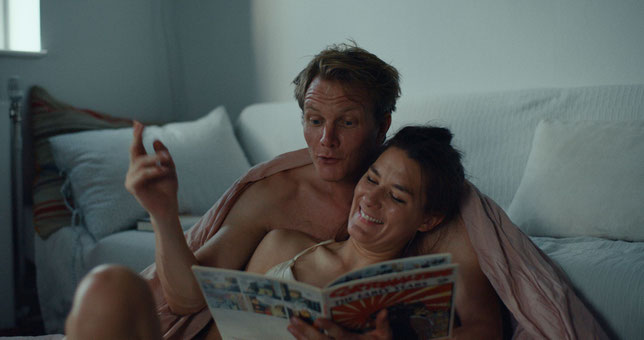 Au début, tout va bien entre Sigmund (Oddgeir Thune) et Maria (Helga Guren), mais le couple va se déliter (©Øystein Mamen/Jour2Fête).