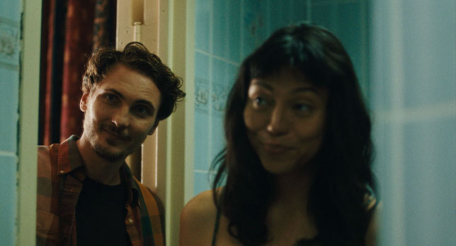 Olivia (Isabel Sandoval) et Alex (Eamon Farren) vont tomber amoureux l'un de l'autre (©JHR Films).