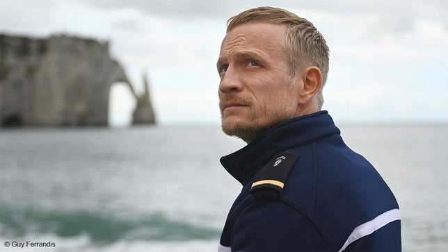 Laurent (Jérémie Renier), gendarme modèle et apprécié de tous, est bouleversé par l'incident dans lequel il a tué accidentellement un agriculteur qu'il connaissait (©Guy Ferrandis/Pathé Films).