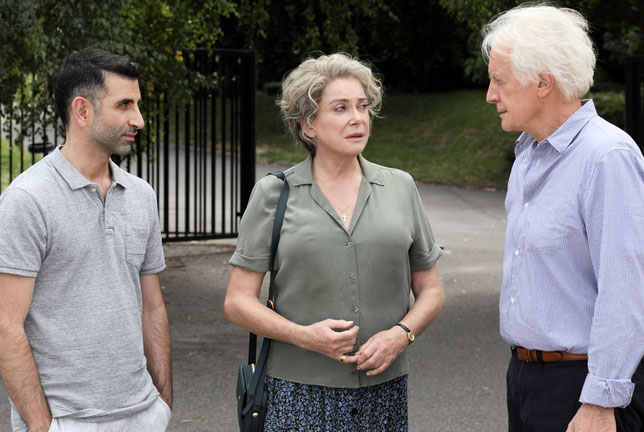 Kheiron, Catherine Deneuve et André Dussollier s'unissent pour aider six jeunes adolescents en échec scolaire (©Mars Films).