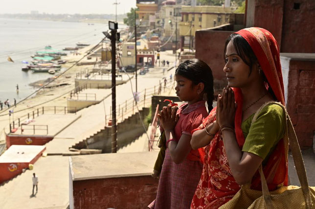 Smita (Mia Maelzer) et sa fille Lalita (Sadja Pathan) font le voyage vers le sud de l'Inde pour rejoindre leur famille et échapper à la misère (©SND).