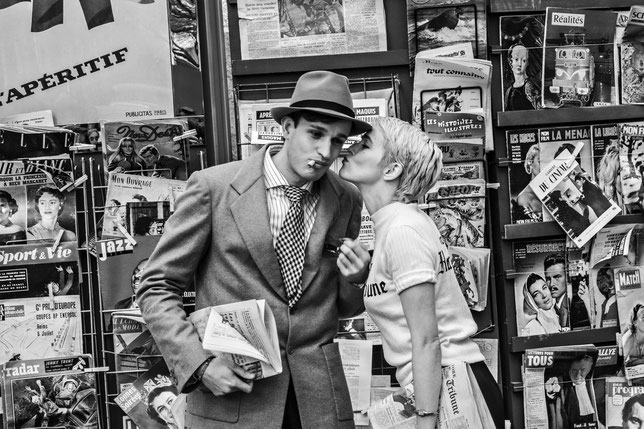 Jean-Paul Belmondo (Aubry Dullin) et Jean Seberg (Zoey Deutch) pendant le tournage du film "À bout de souffle" (©Jean-Louis Fernandez/ARP).
