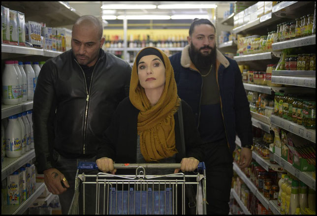 Isabelle Huppert navigue entre police des stups et petits dealers de banlieue (©Guy Ferrandis/Le Pacte).